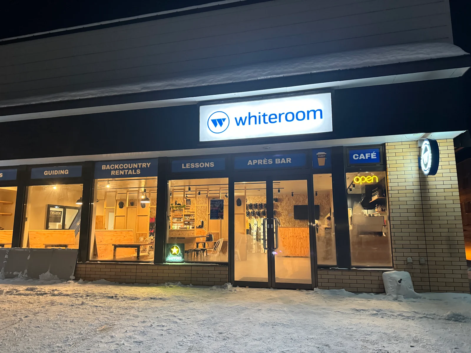 Whiteroom Cafe & Bar