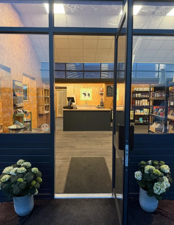 Murcott Farm Shop Interior 