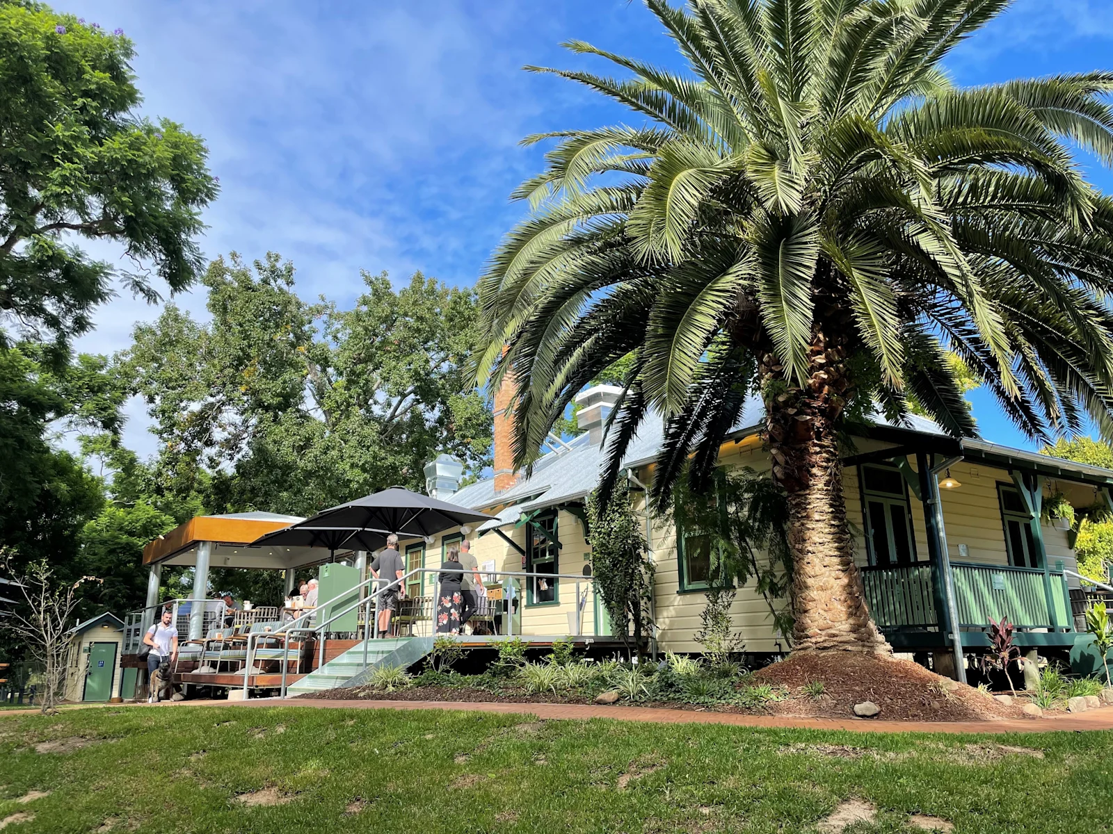 Laughin' Boy Cafe Restaurant