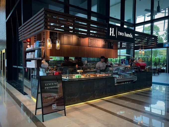 Two Hands, Holiday Inn Express